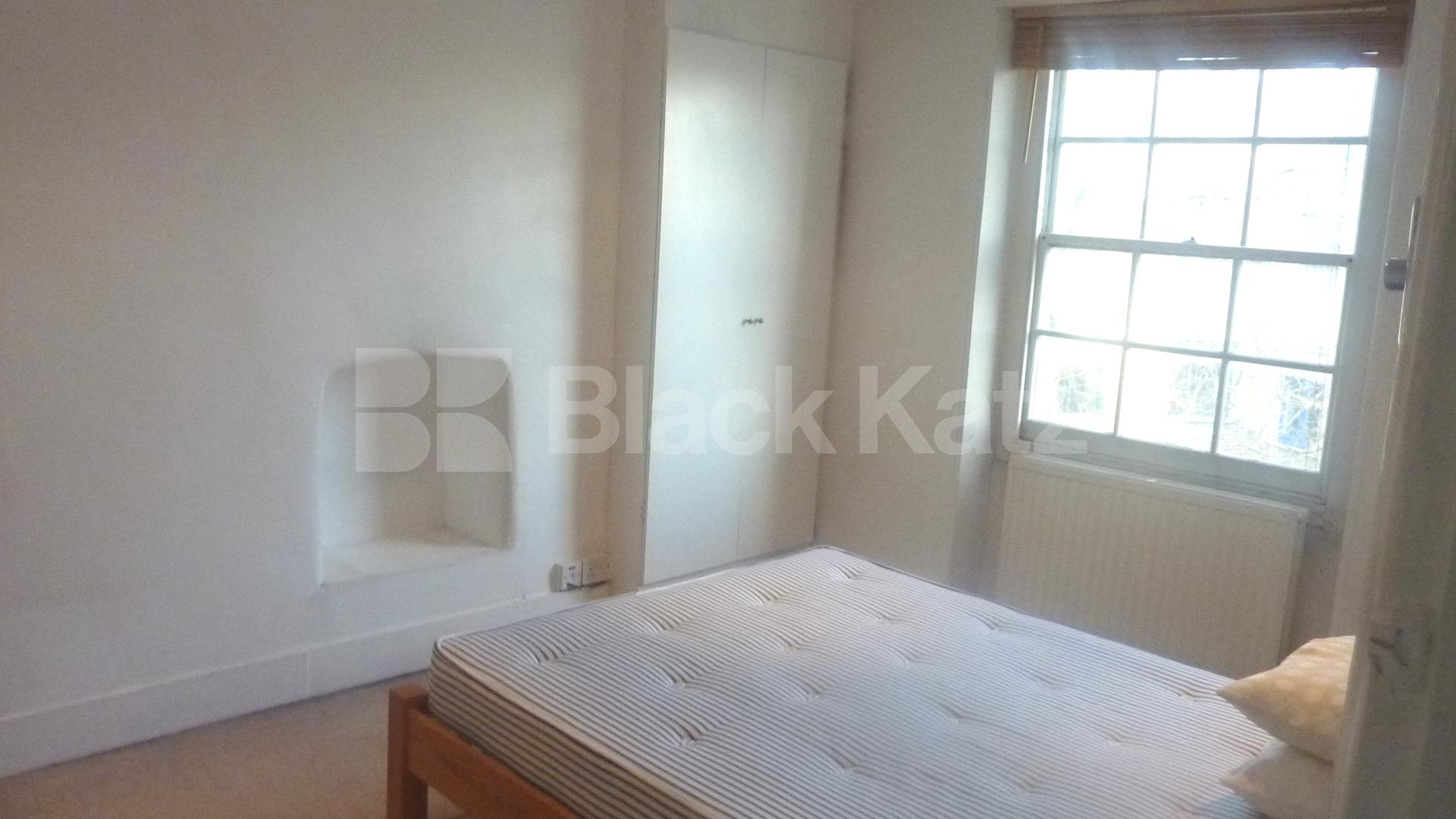 			LARGE 3 BED WITH ROOF TERRACE, 3 Bedroom, 1 bath, 1 reception Flat			 Royal College Street, CAMDEN